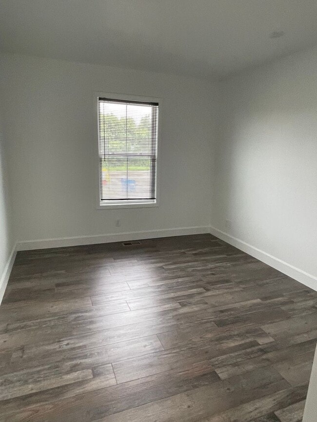 Building Photo - BEAUTIFUL 3 BEDROOM 2.5 BATHROOM TOWNHOUSE...