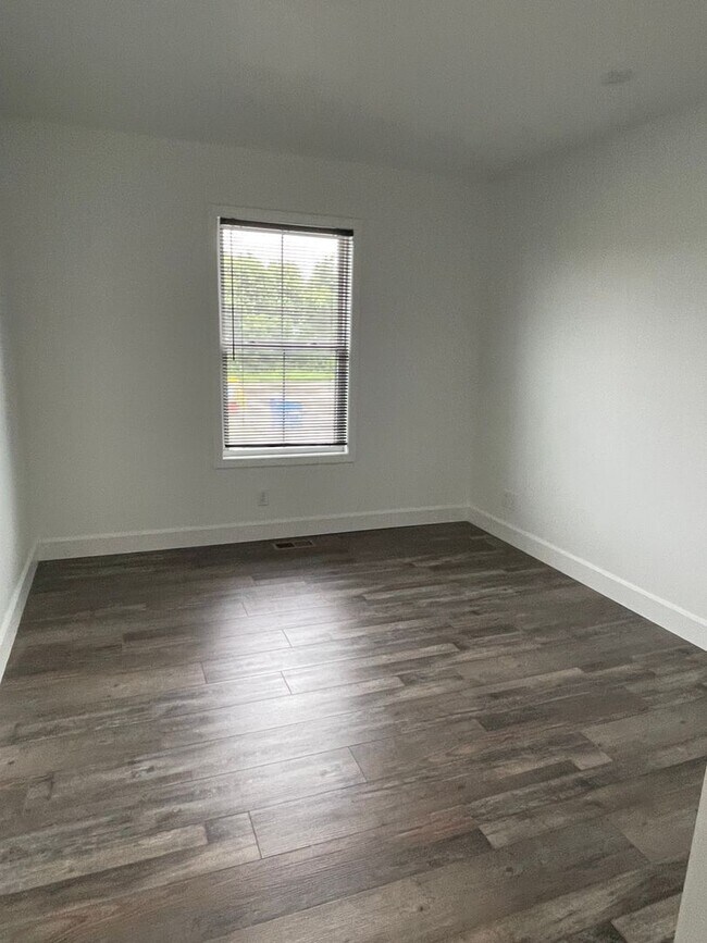 Building Photo - FEBRUARY SPECIAL! RENT $1300, DEPOSIT $1300 w/ 2 YEAR LEASE*