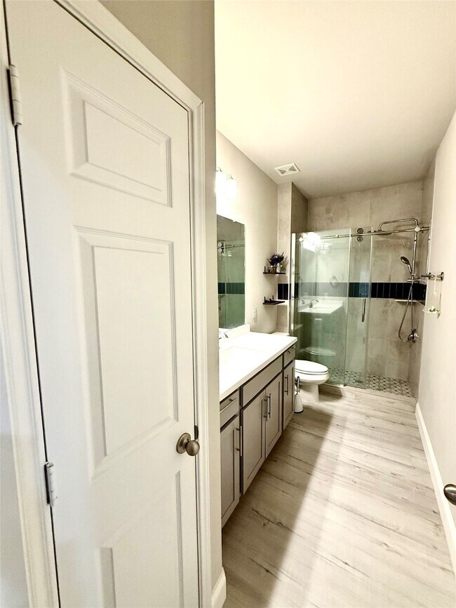 Building Photo - 141 Eliana Shores Dr