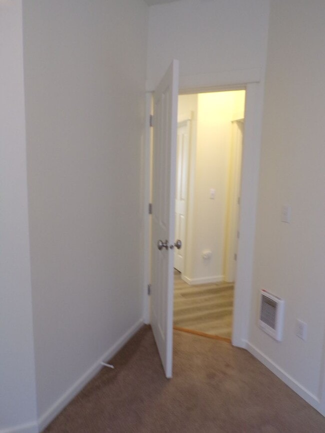 Building Photo - 2207 Jakob Ave