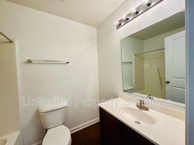 Building Photo - 376 S Kerr Ave