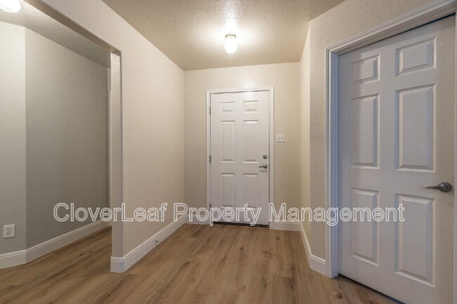 Building Photo - 4112 Cherry Tree Dr