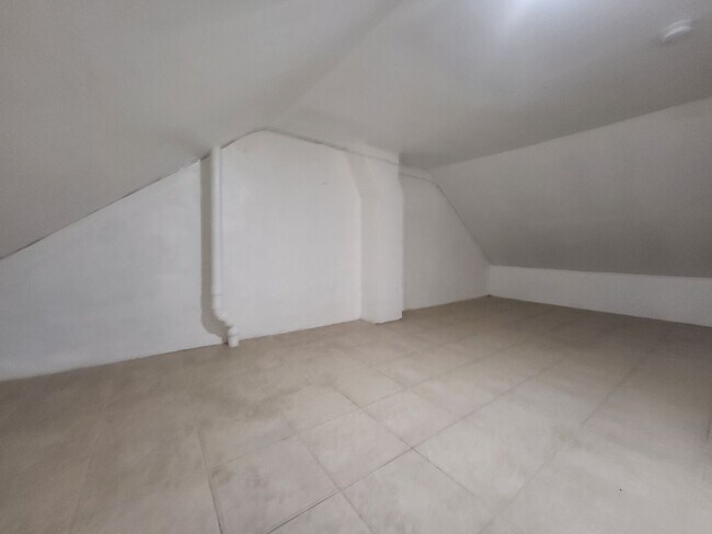 Building Photo - House for rent