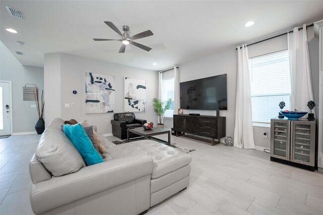 Building Photo - 12749 Brodlove Ln