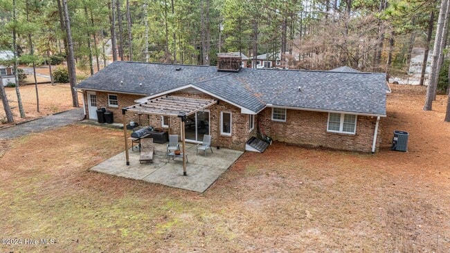 Building Photo - 85 Pine Lake Dr