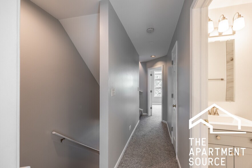 Building Photo - 855 W Erie St