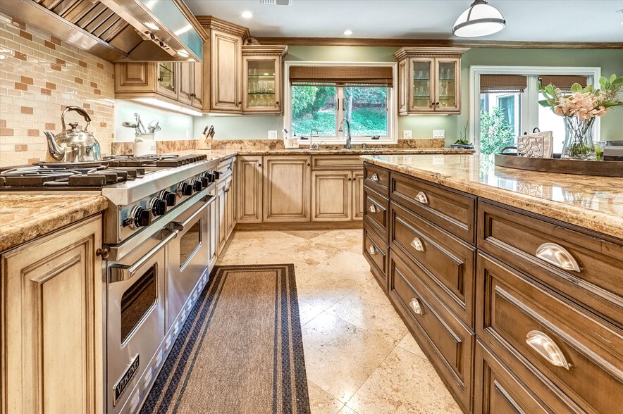 Building Photo - 4751 Topeka Dr