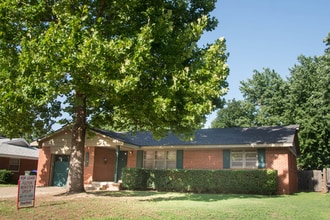 Building Photo - (3) Bed/(2) Bath in Core Norman!