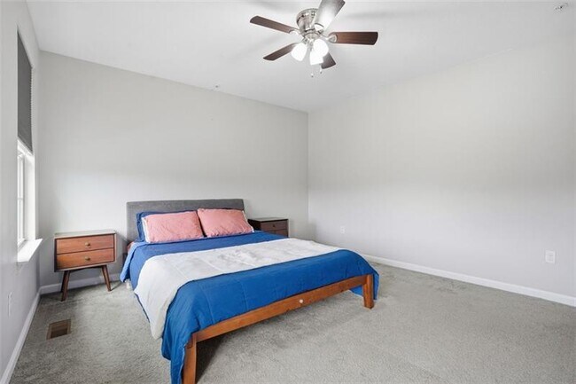 Building Photo - 404 Aprilmae Way