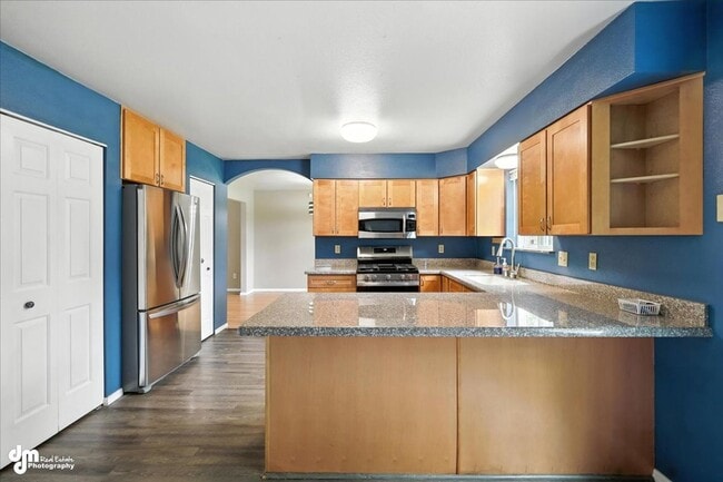 Building Photo - Spacious Palmer Home!