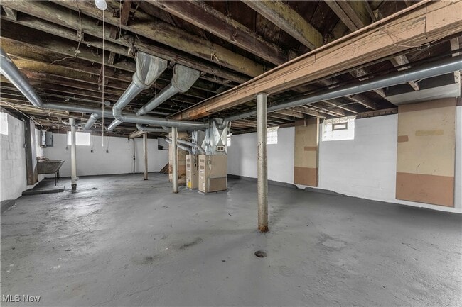 Building Photo - 11913 Buckingham Ave