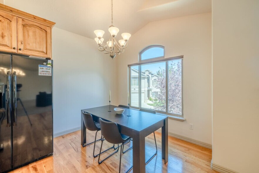 Building Photo - 210 Edgewood Cir