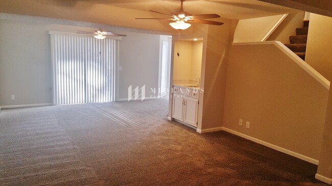 Building Photo - Stunning Updated Rockbrook Home