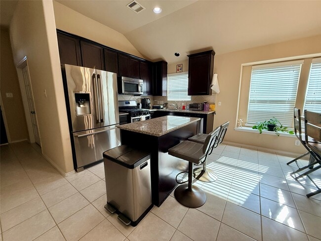 Building Photo - 12115 Rockridge Falls Dr