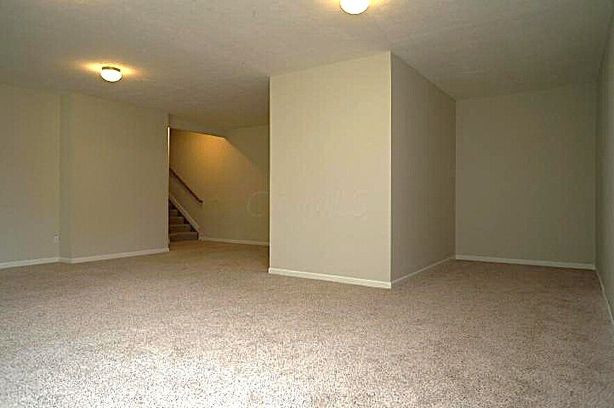 Building Photo - 8616 Maple Leaf Ct