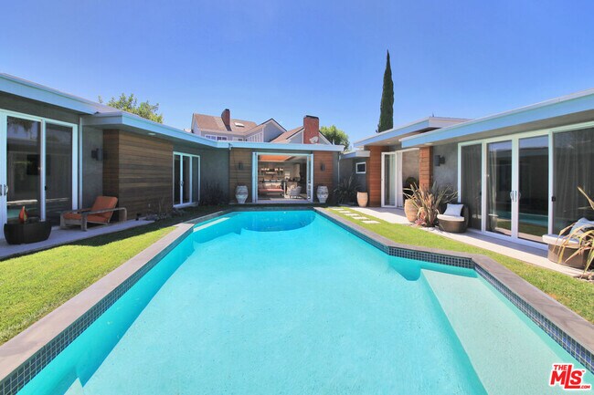 Building Photo - 3054 Elvido Dr
