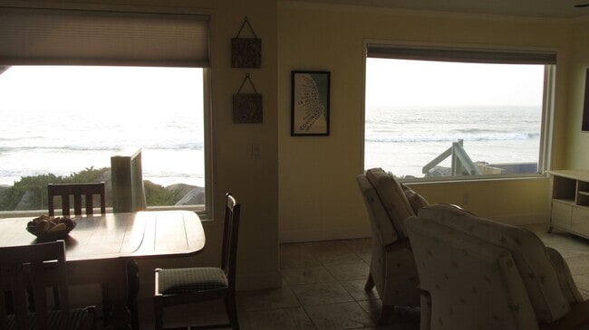 Building Photo - FOR SALE/ OCEAN FRONT/ $825K