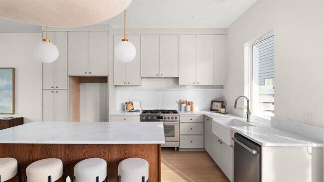 Building Photo - 4901 Gladeview Dr