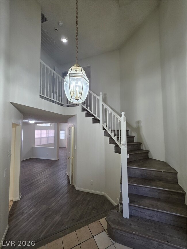 Building Photo - 6561 Avon Ct