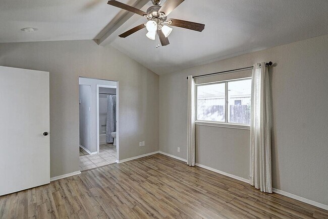 Building Photo - 913 St Timothy St