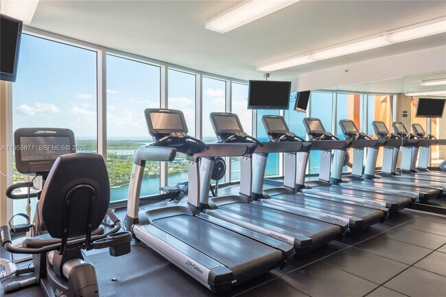 Building Photo - 300 South Pointe Dr