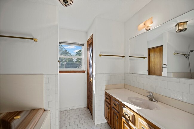 Building Photo - 4735 Charade Dr