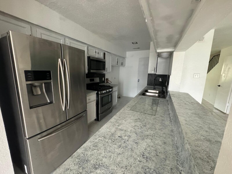 Building Photo - 6685 Kentwick Dr
