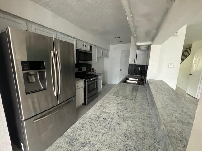 Building Photo - 6685 Kentwick Dr
