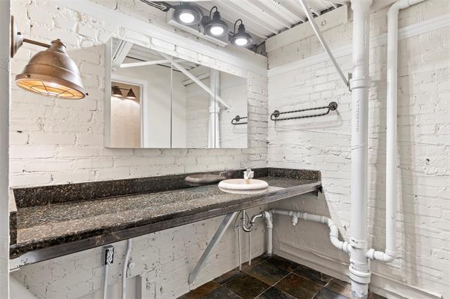 Building Photo - 306 S Walton St