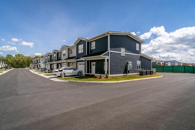 Building Photo - 1524 Crownpoint Dr