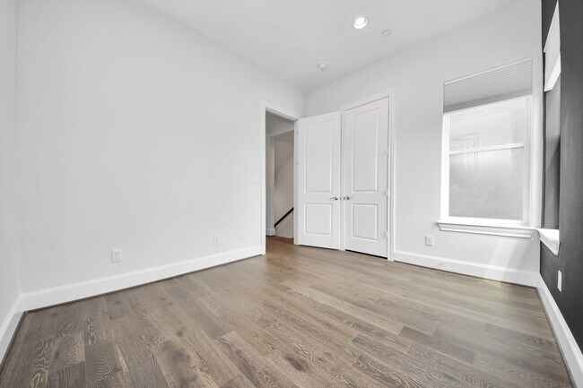 Building Photo - 8724 Oak Kolbe Ln
