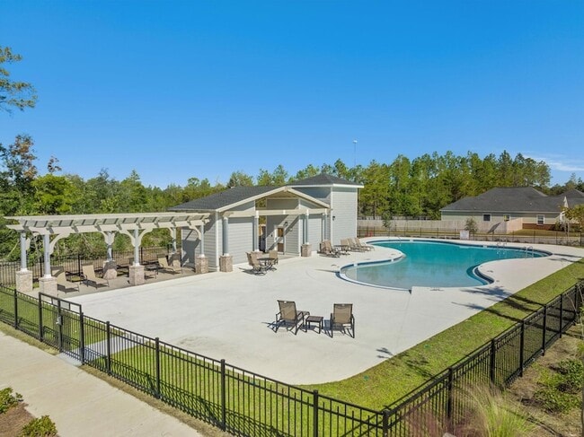 Building Photo - 698 Whispering Creek Ave