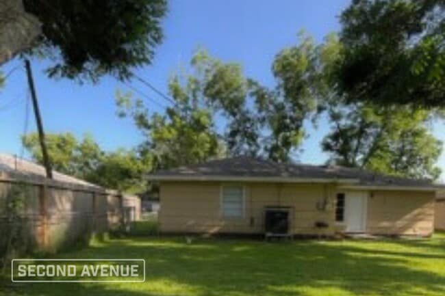 Building Photo - 304 Highland Dr