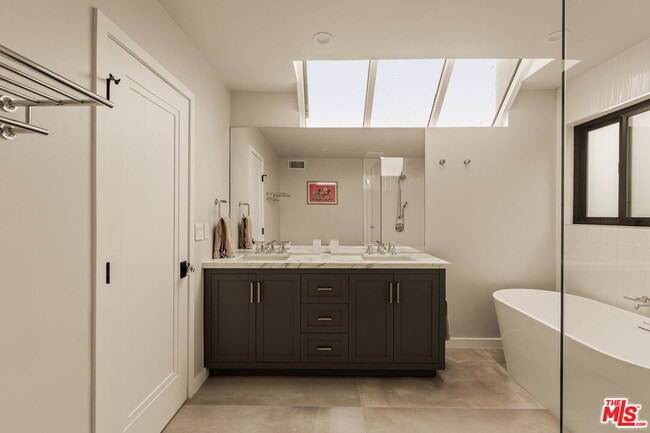 Building Photo - 625 Mildred Ave