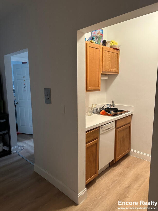 Building Photo - 111 Norway St