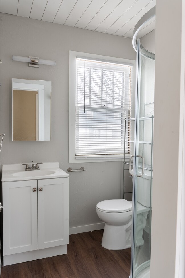 Building Photo - 712 W 22nd St