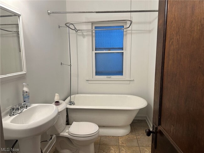 Building Photo - 14223 Glenside Rd