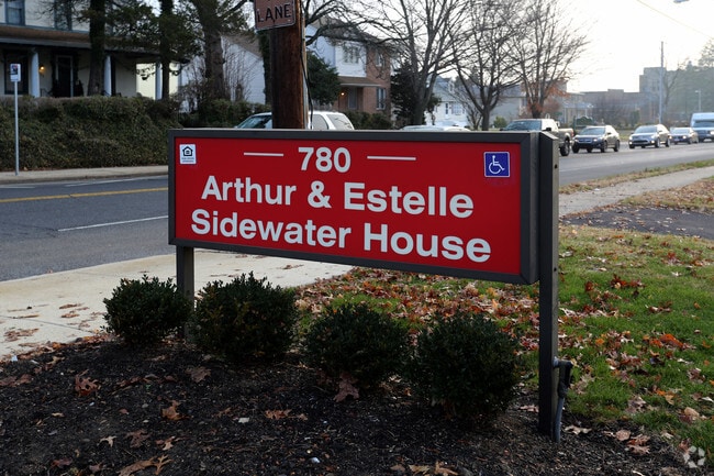 Building Photo - Sidewater House
