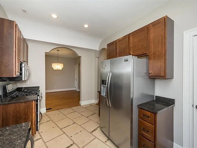 Building Photo - 6114 Washington Blvd