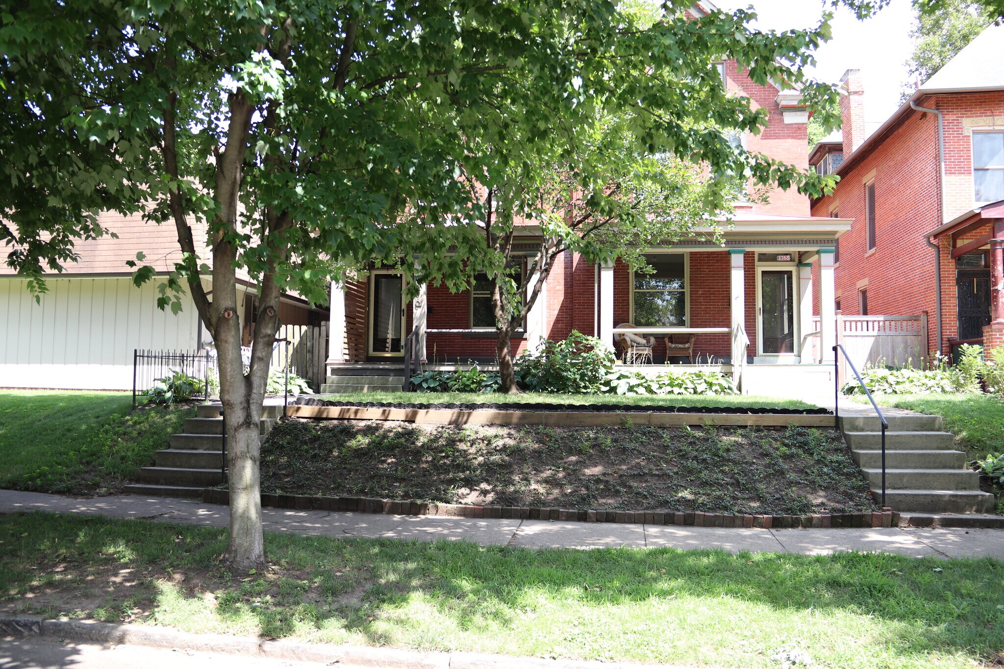 Front 1 - 1370 Forsythe Ave