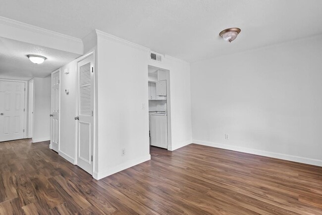 Building Photo - 3918 La Mirada Dr N