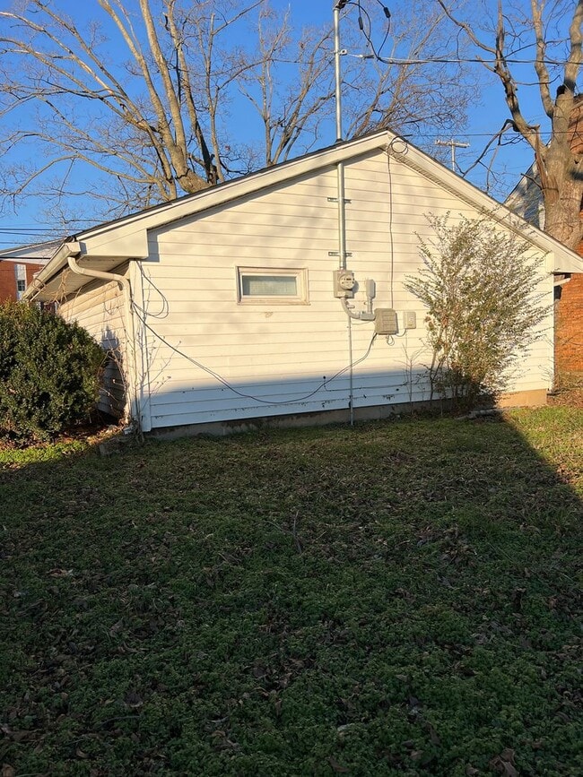 Building Photo - 142.5 N Russell St
