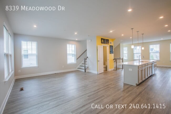 Building Photo - 8339 Meadowood Dr