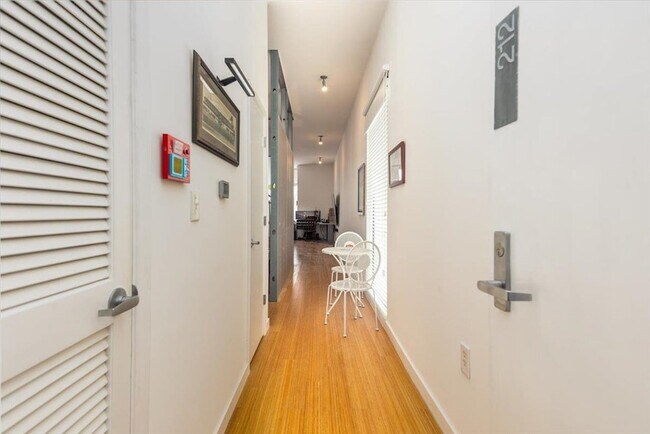 Building Photo - 2263 Young Ave