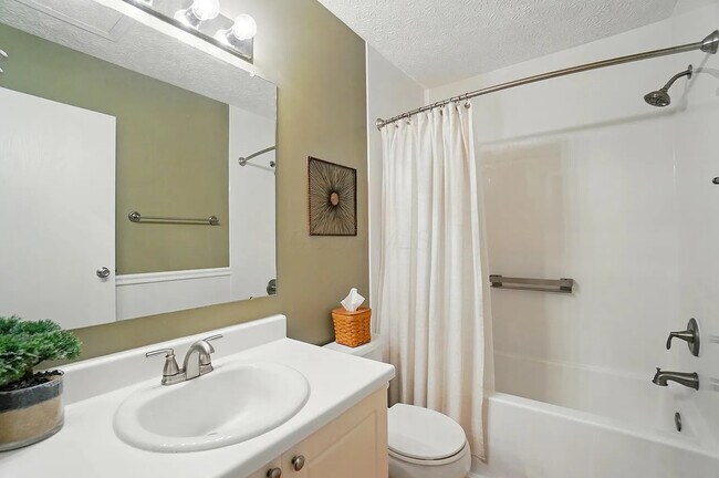 Building Photo - 1630 Holland Dr