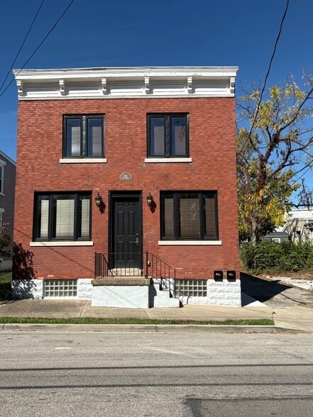 Building Photo - 156 Main St