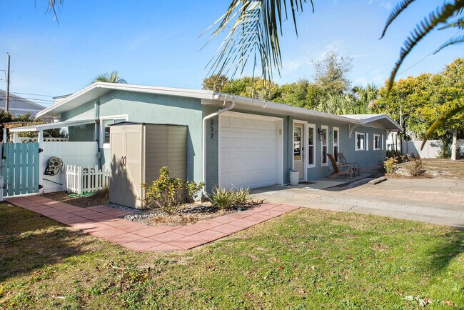 Building Photo - 217 Carol Pl