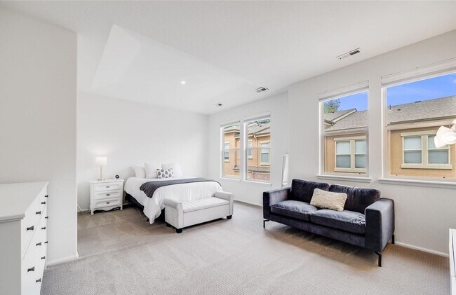 Building Photo - Updated 2BD, 2.5BA Townhome in Centennial ...