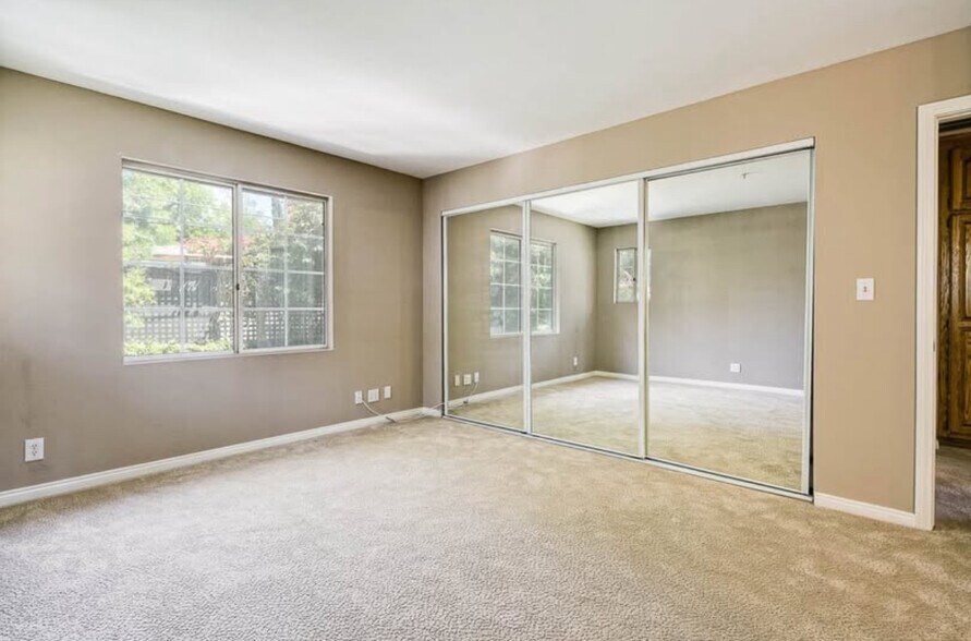 Building Photo - 412 Forest Ln