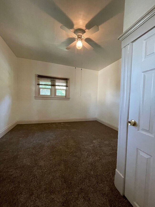 Building Photo - 207 Midway Ave